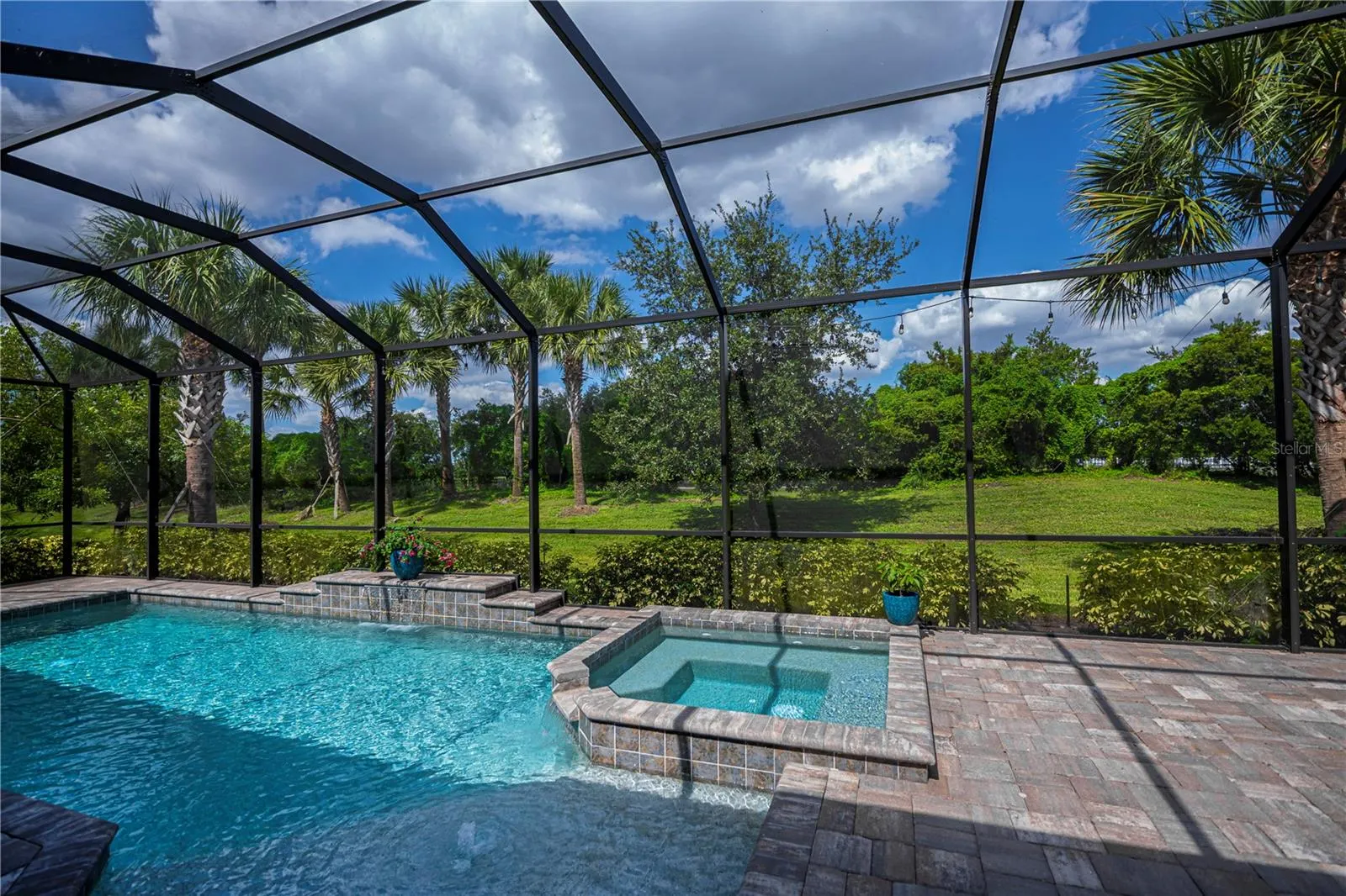 6137 LUNGO LAGO DR