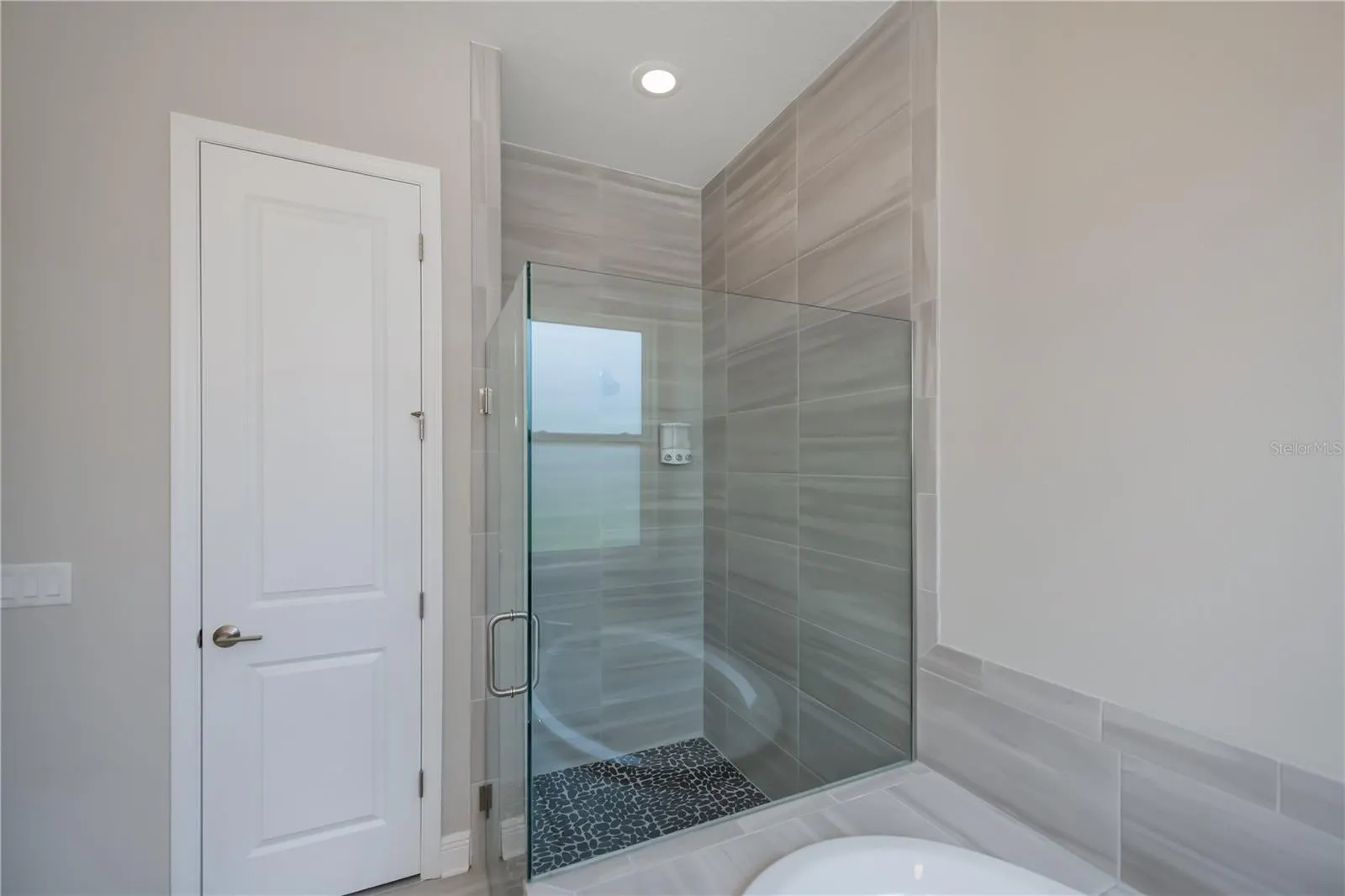 6137 LUNGO LAGO DR