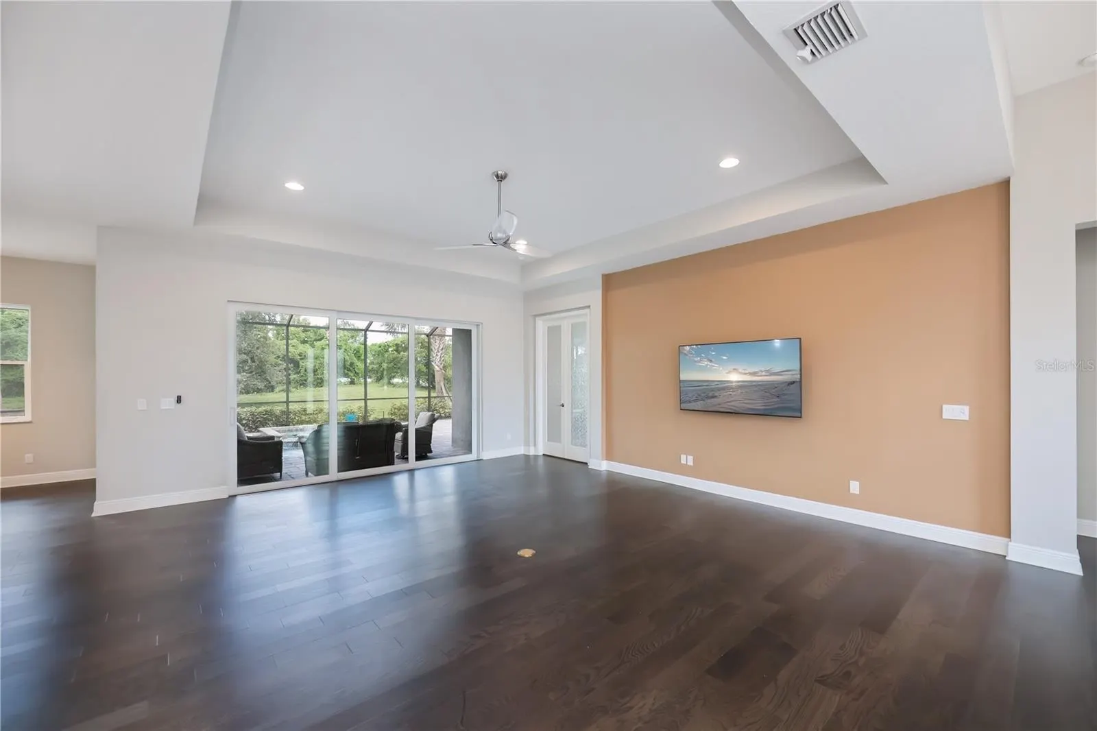 6137 LUNGO LAGO DR