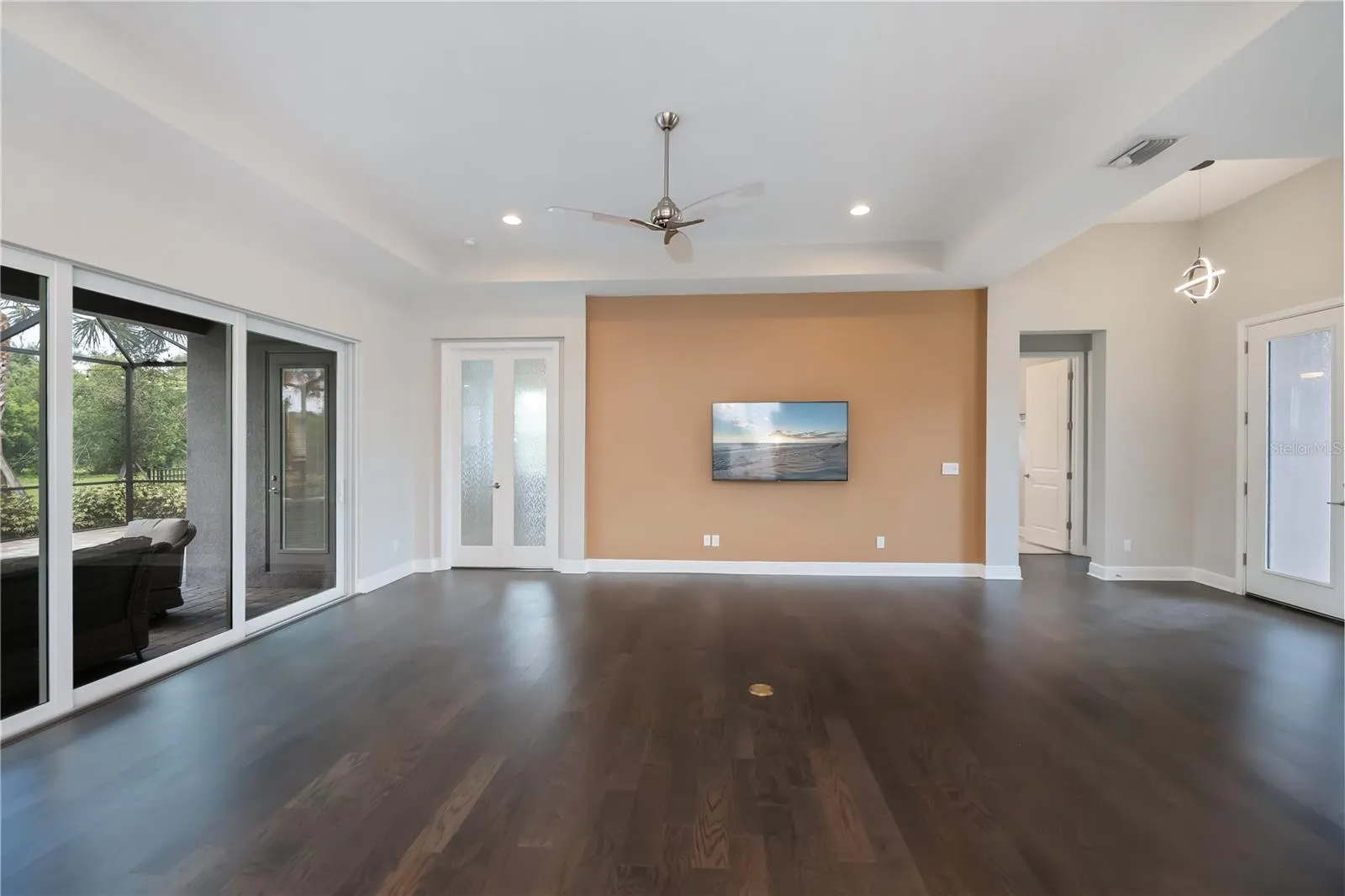 6137 LUNGO LAGO DR