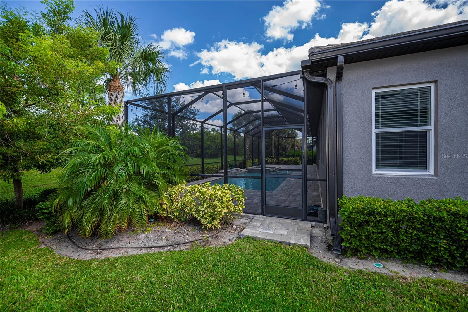 6137 LUNGO LAGO DR