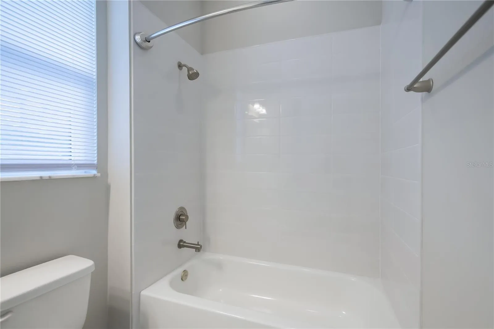 6137 LUNGO LAGO DR