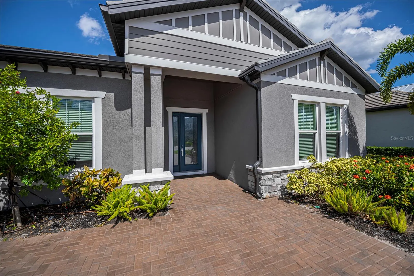 6137 LUNGO LAGO DR