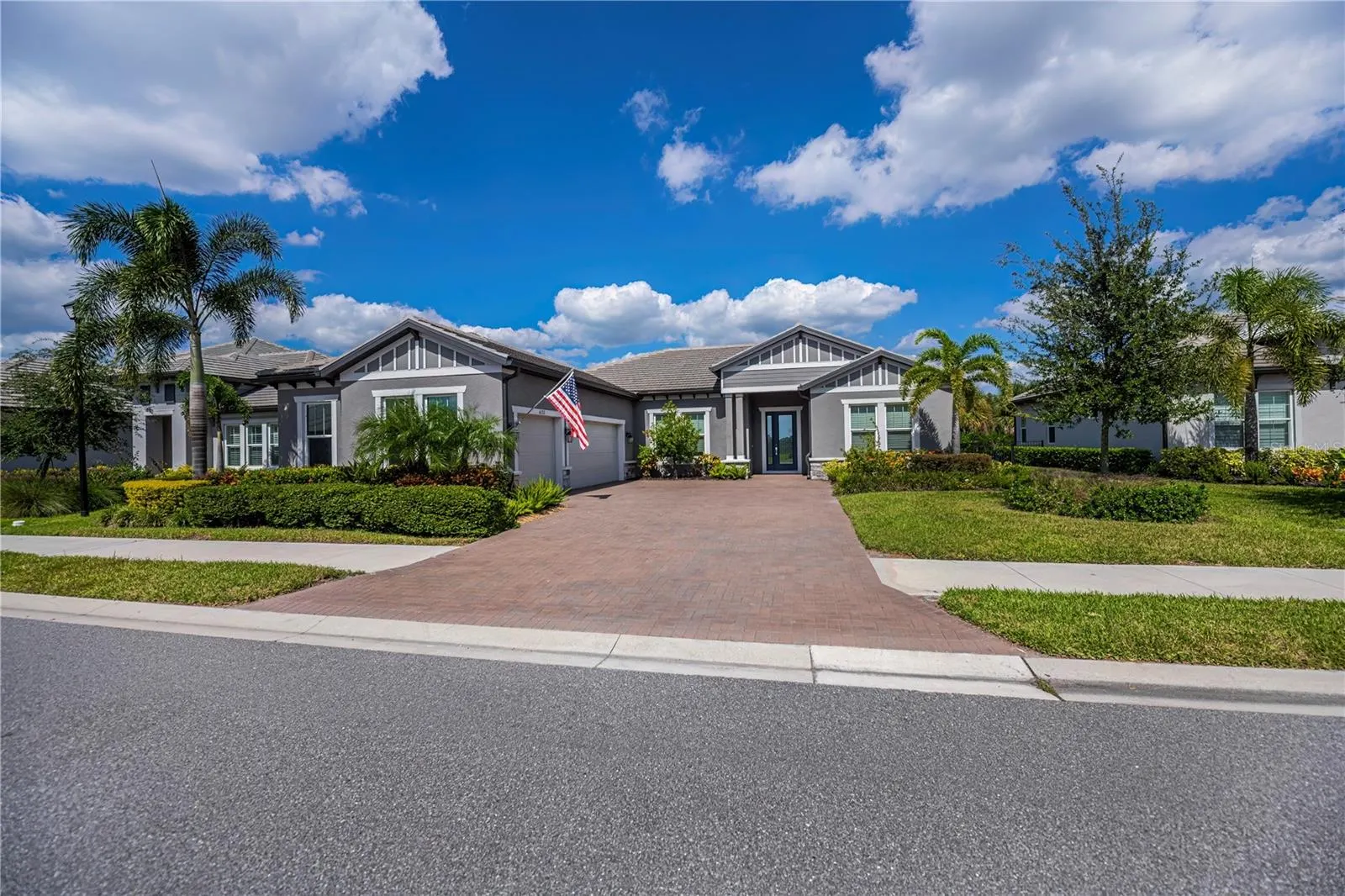 6137 LUNGO LAGO DR