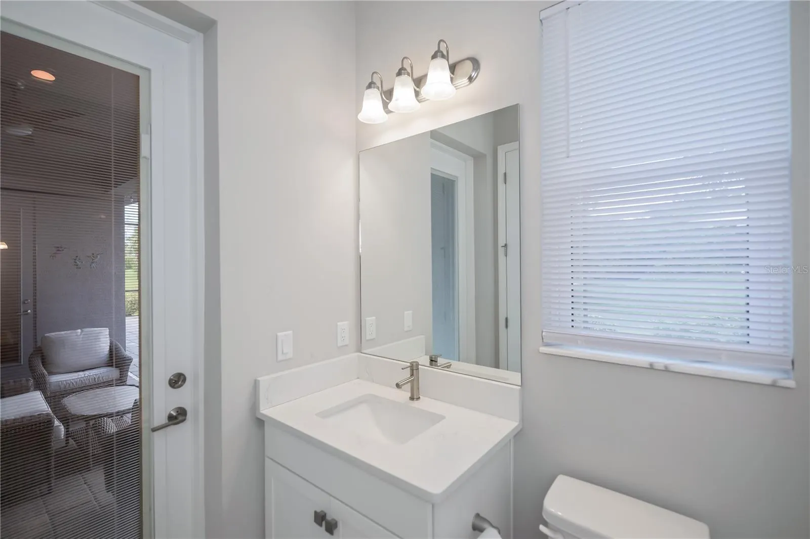 6137 LUNGO LAGO DR