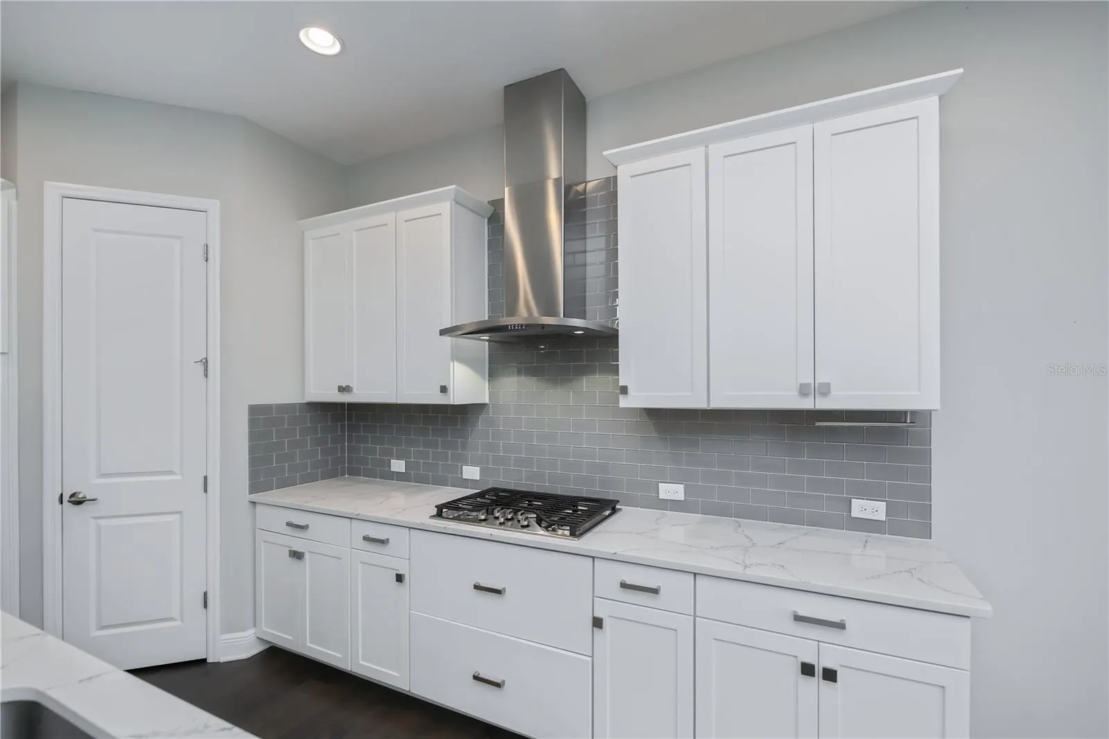 6137 LUNGO LAGO DR