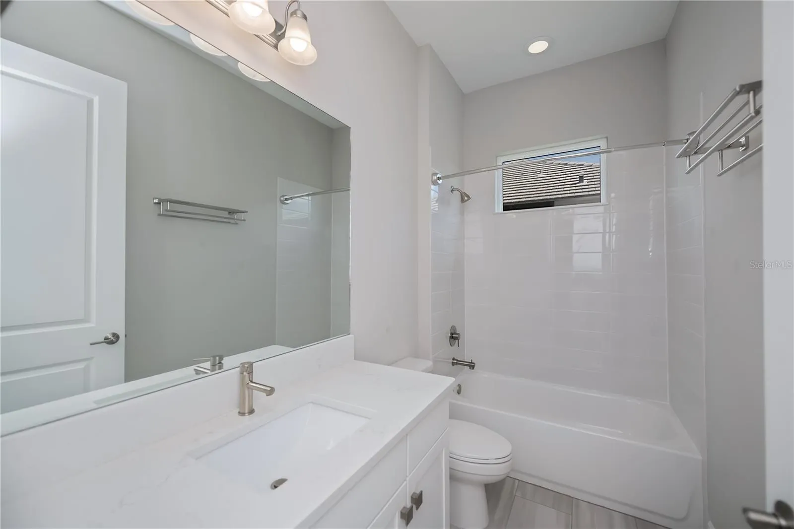 6137 LUNGO LAGO DR