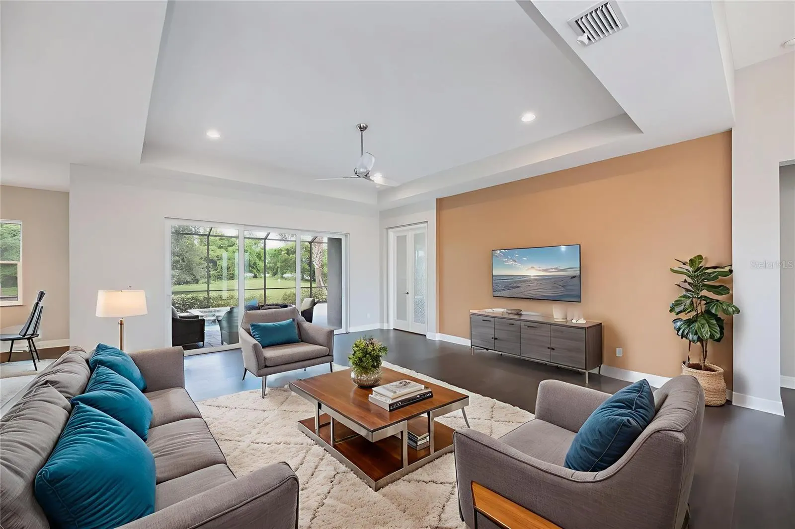 6137 LUNGO LAGO DR