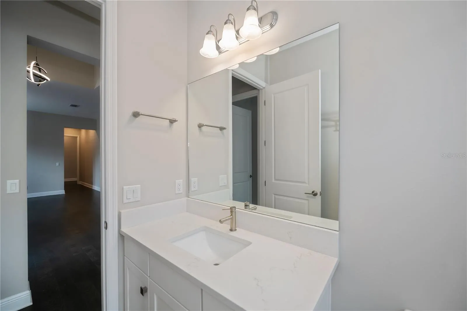 6137 LUNGO LAGO DR