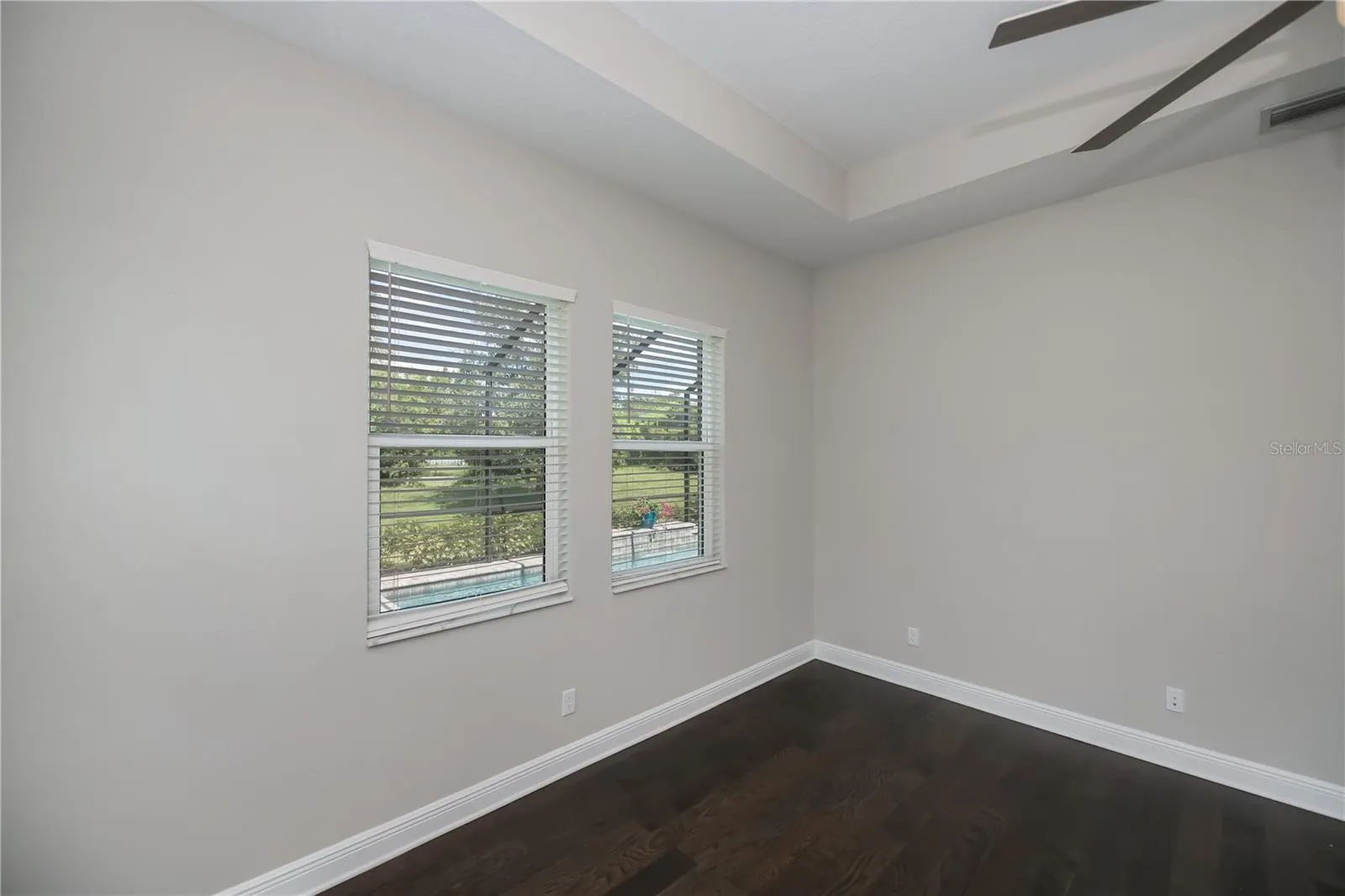 6137 LUNGO LAGO DR