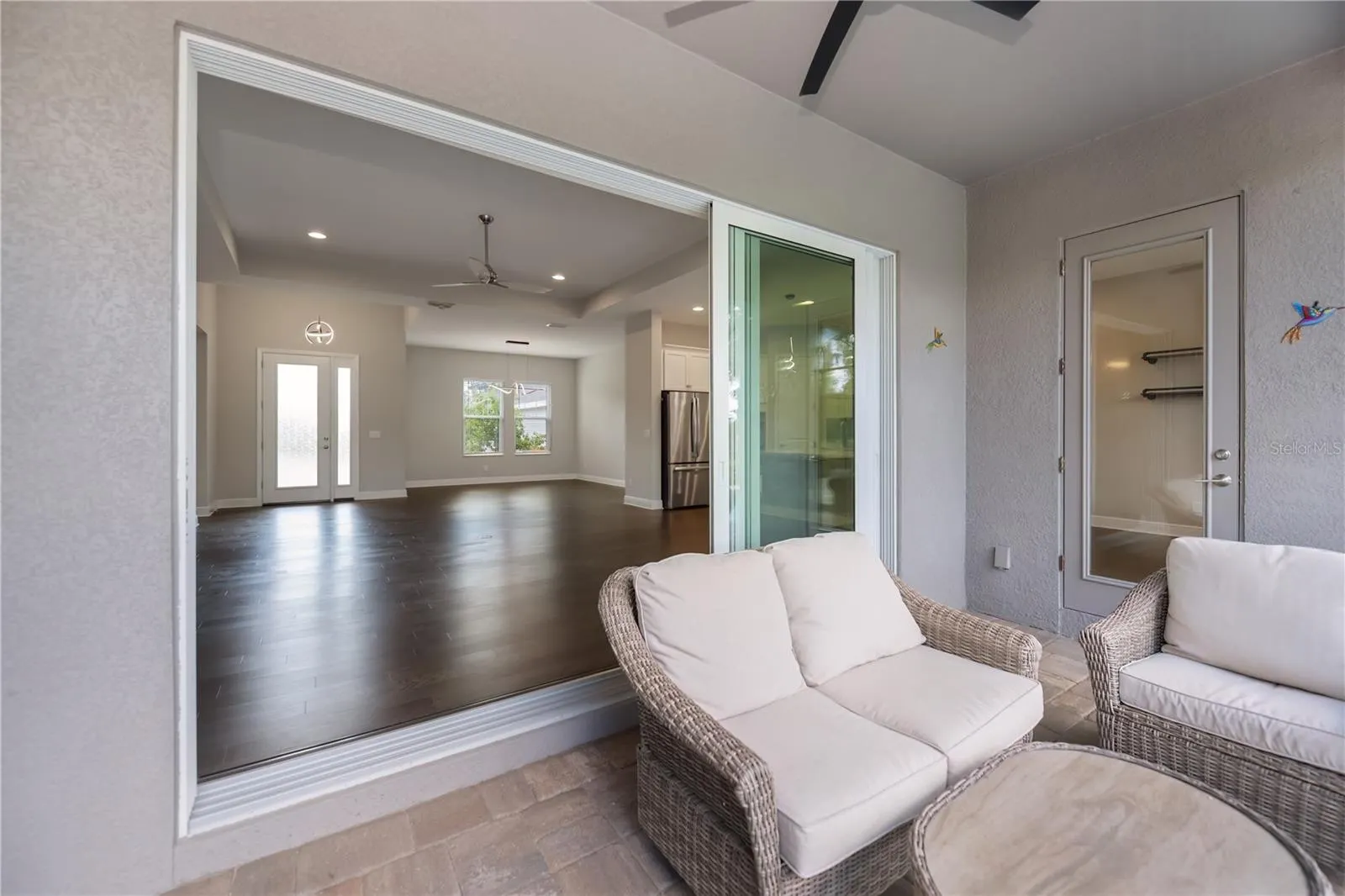 6137 LUNGO LAGO DR