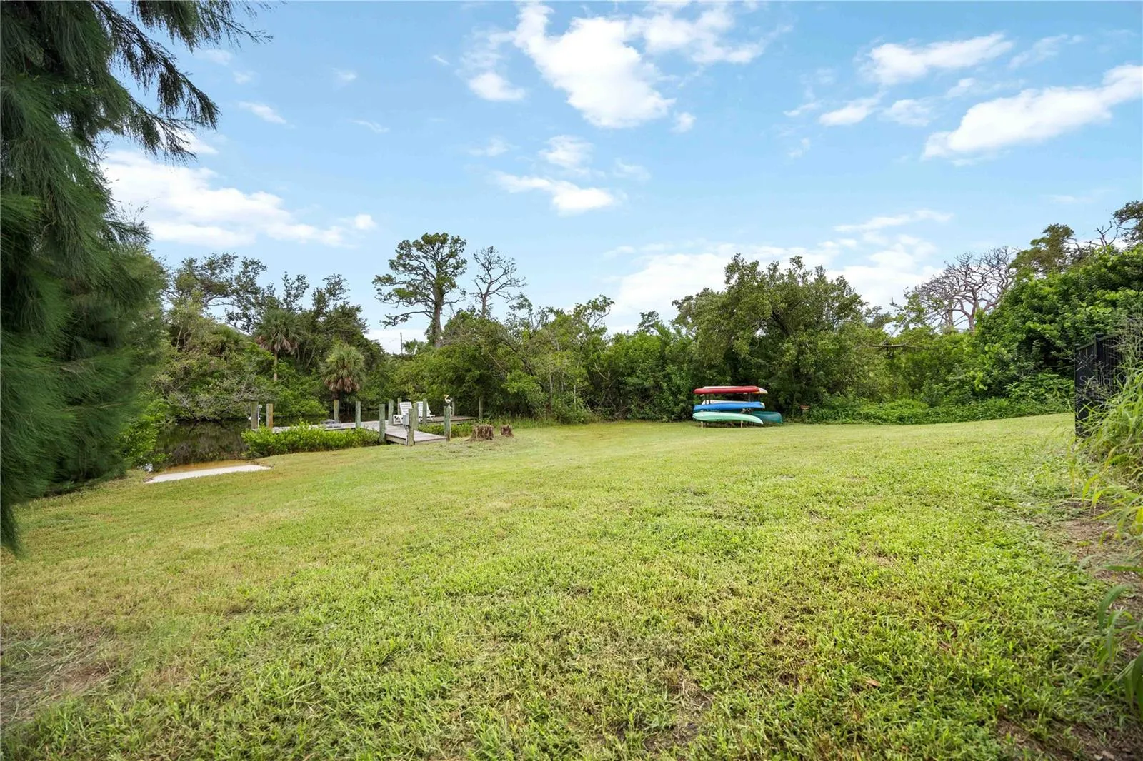 3674 ROSLYN RD