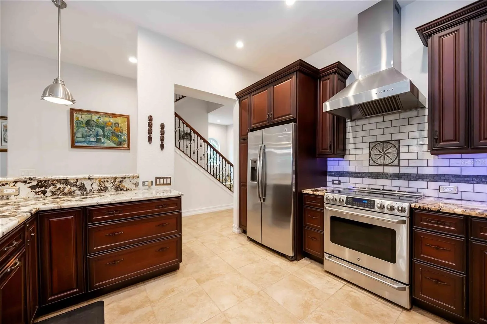 3674 ROSLYN RD