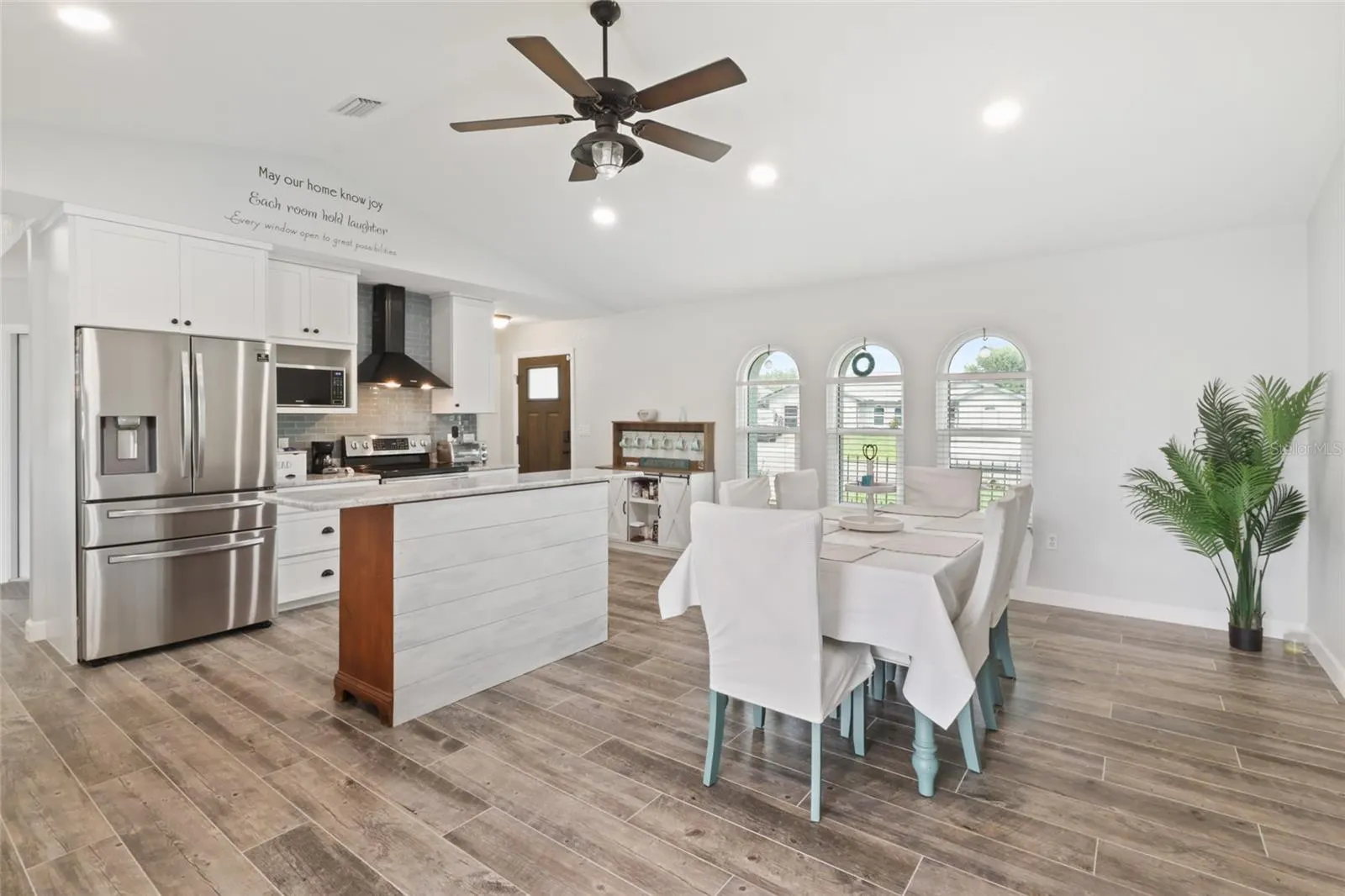 27401 VOYAGEUR DR