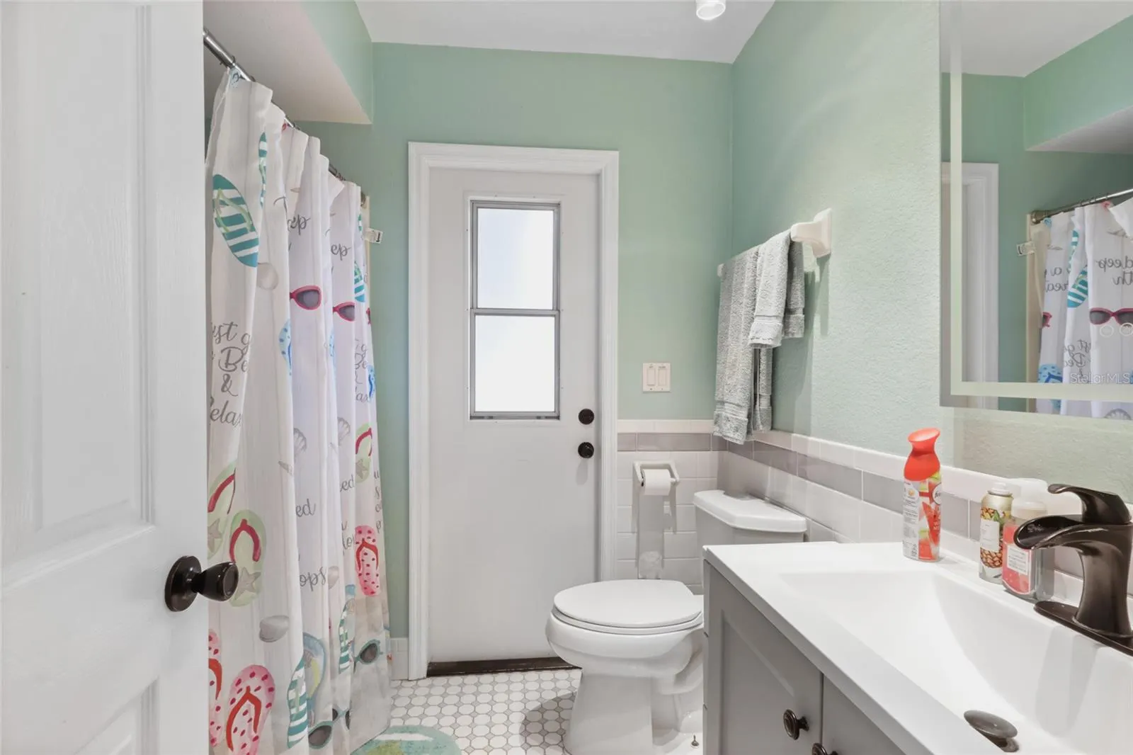 27401 VOYAGEUR DR