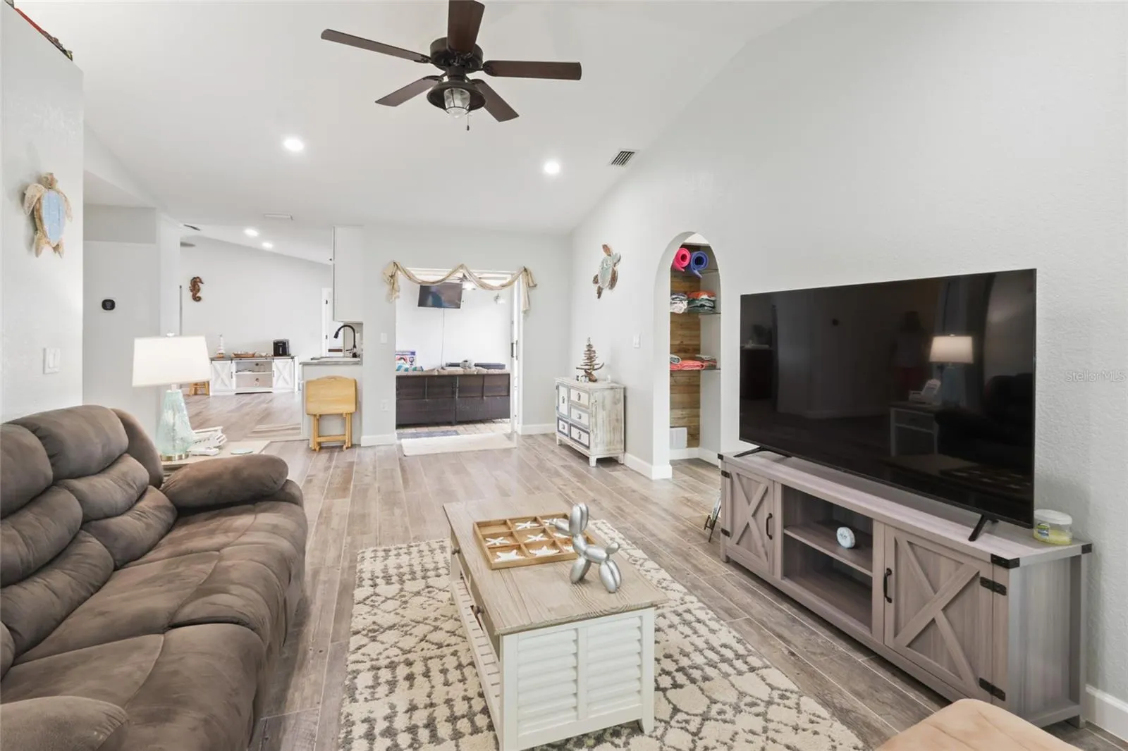 27401 VOYAGEUR DR