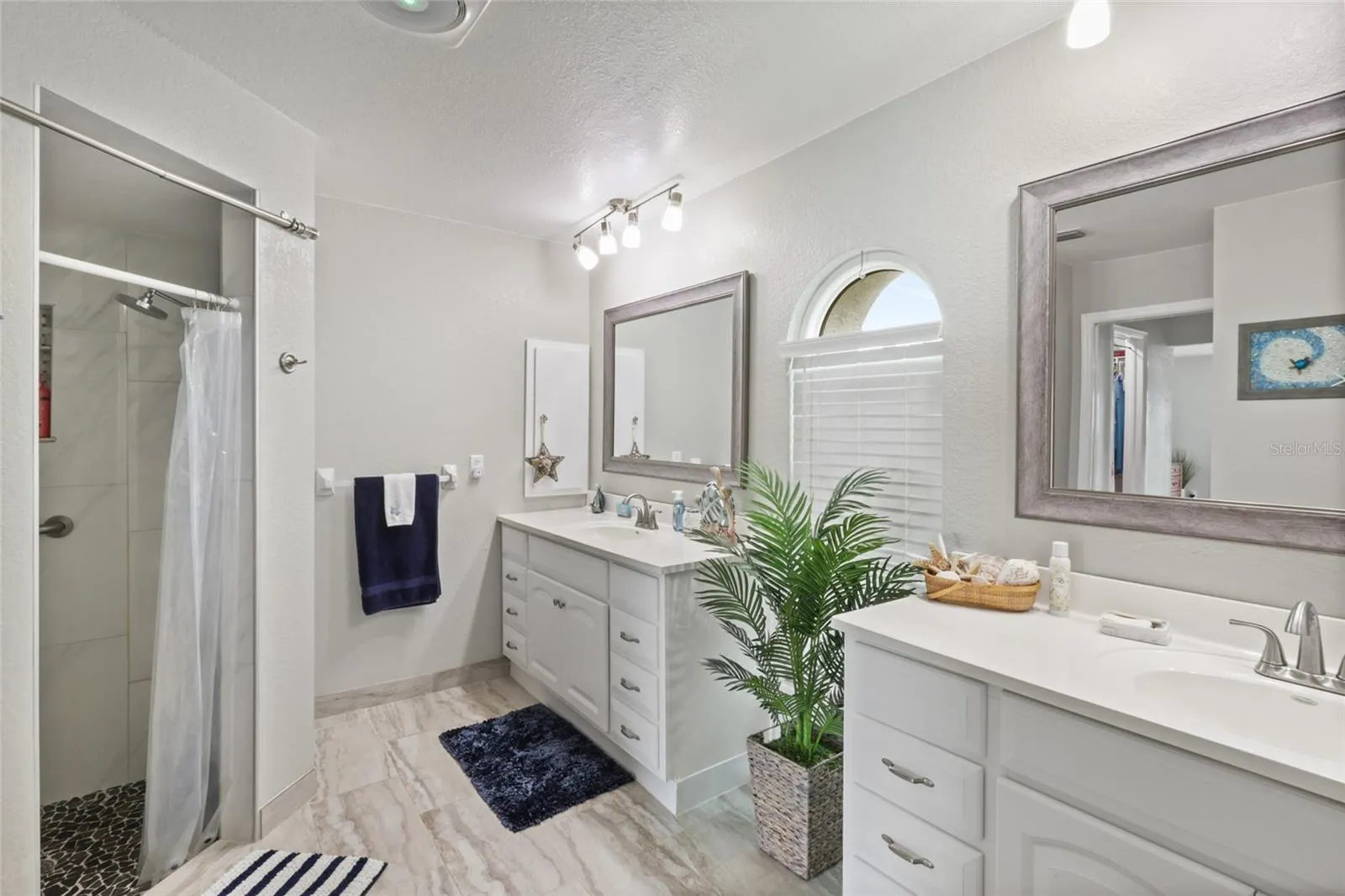 27401 VOYAGEUR DR