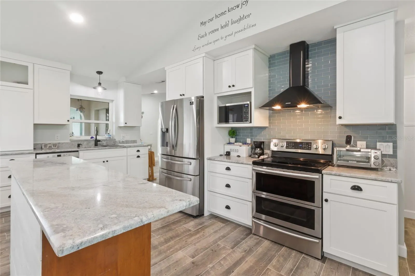 27401 VOYAGEUR DR