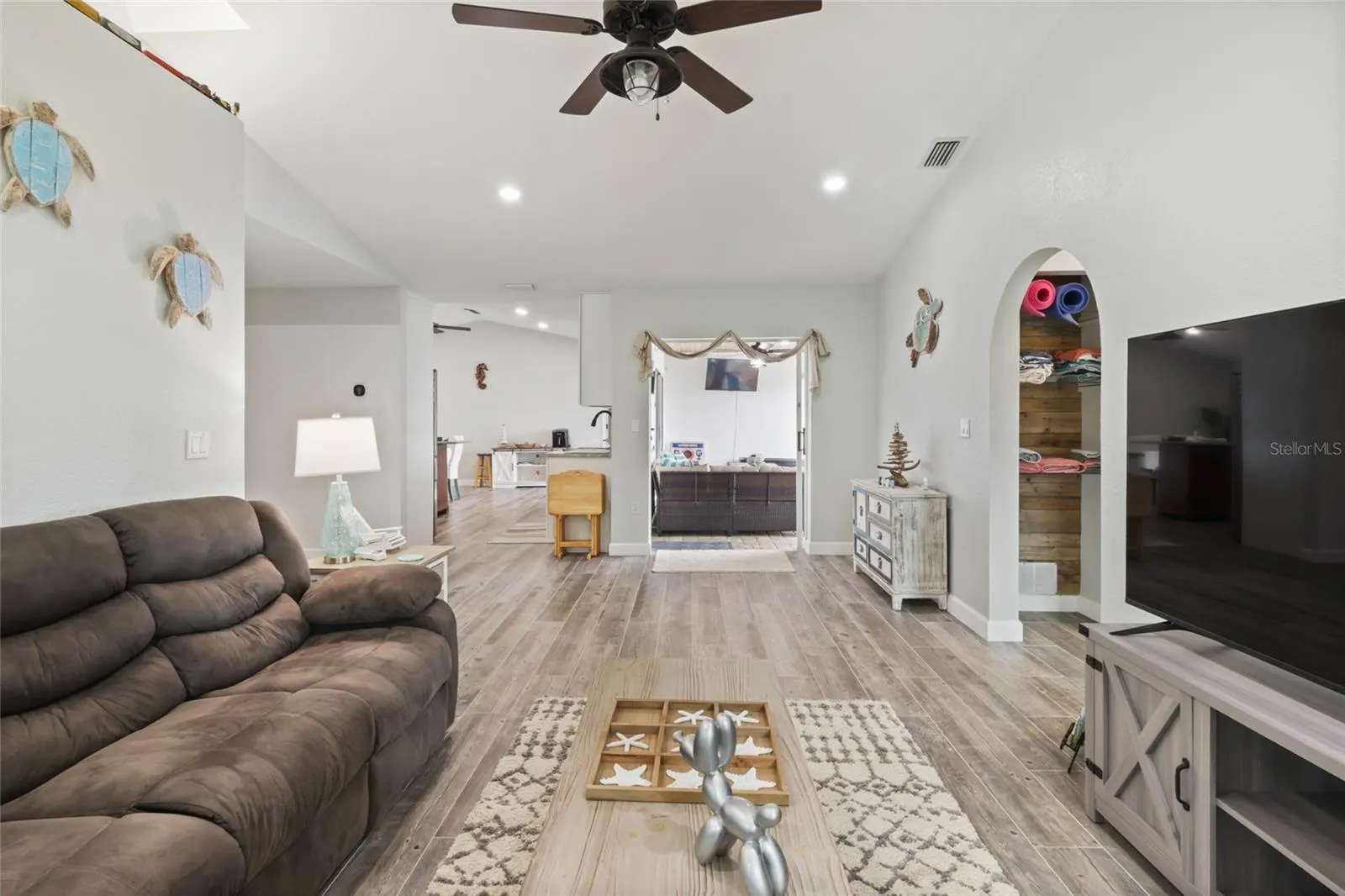 27401 VOYAGEUR DR