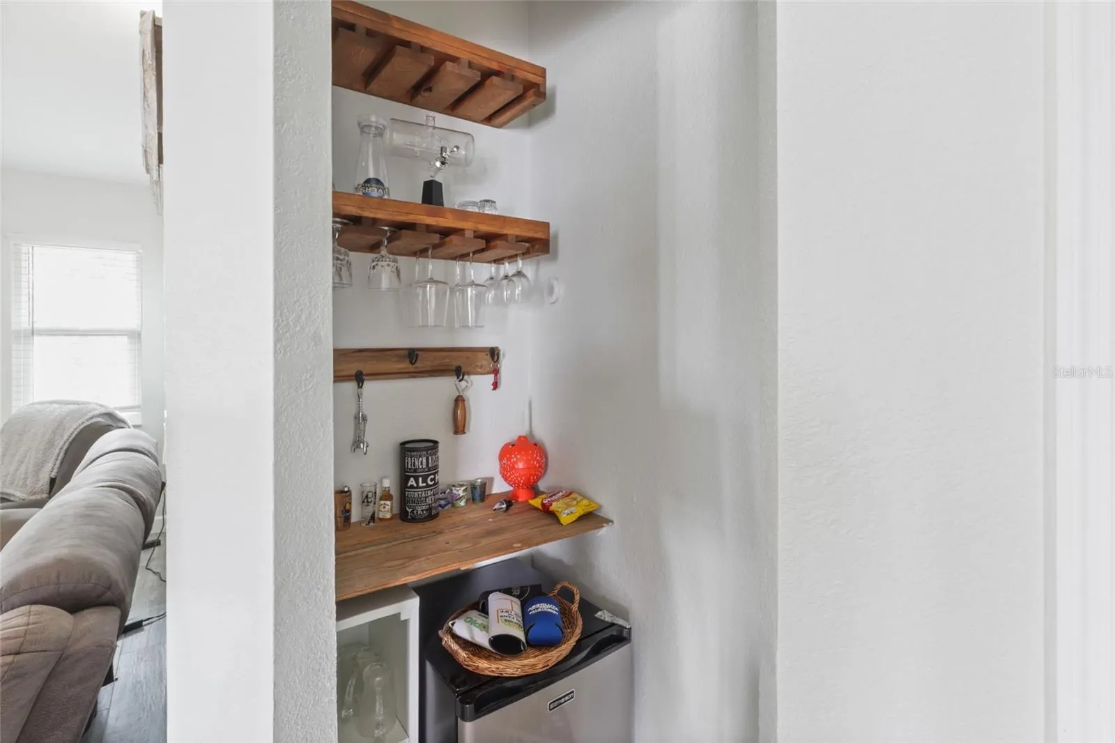 27401 VOYAGEUR DR