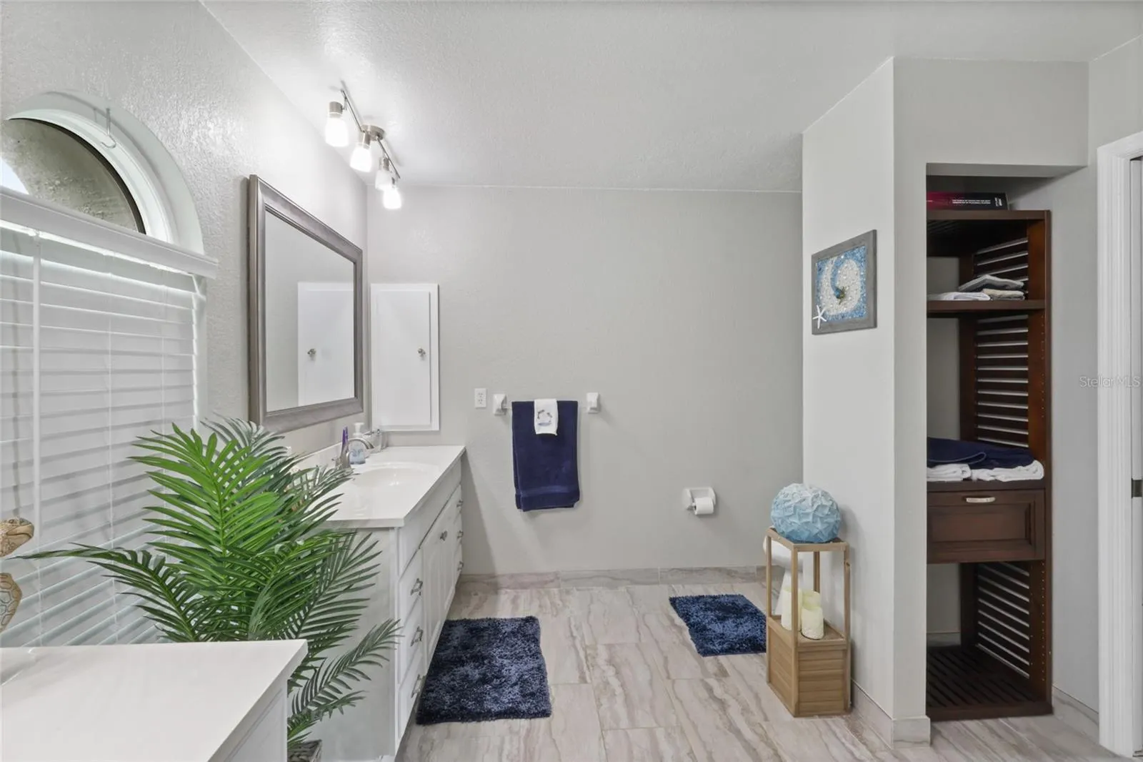 27401 VOYAGEUR DR