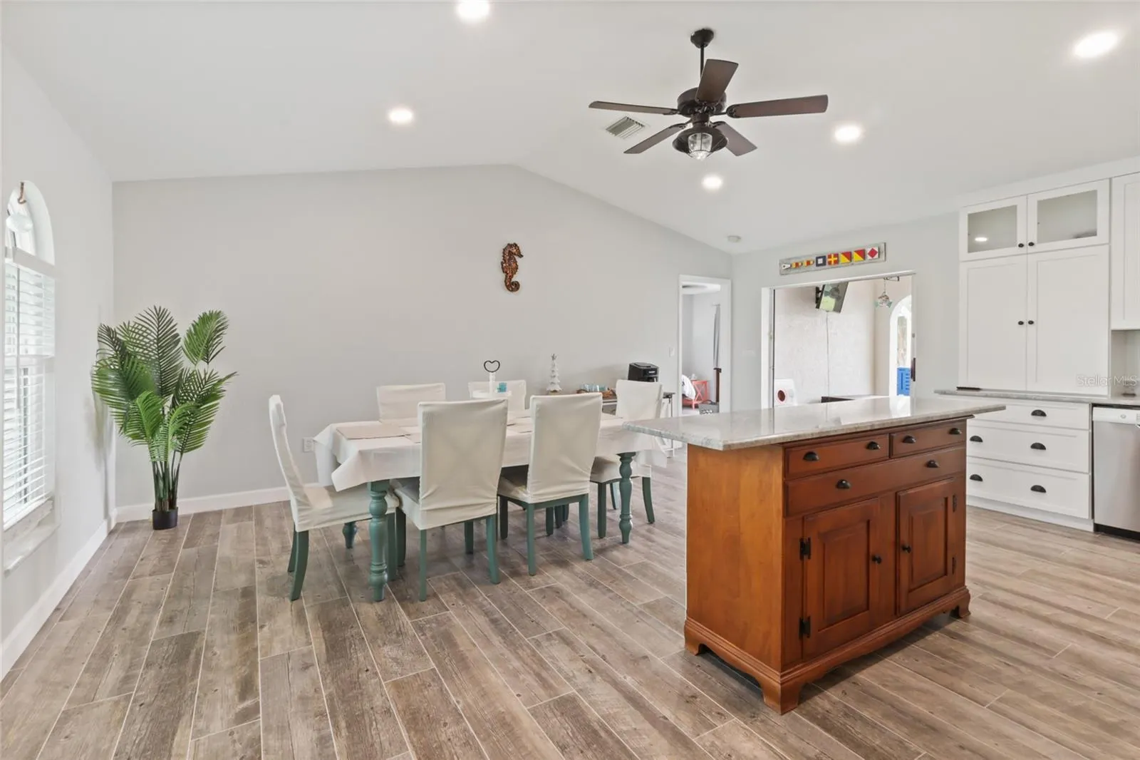 27401 VOYAGEUR DR