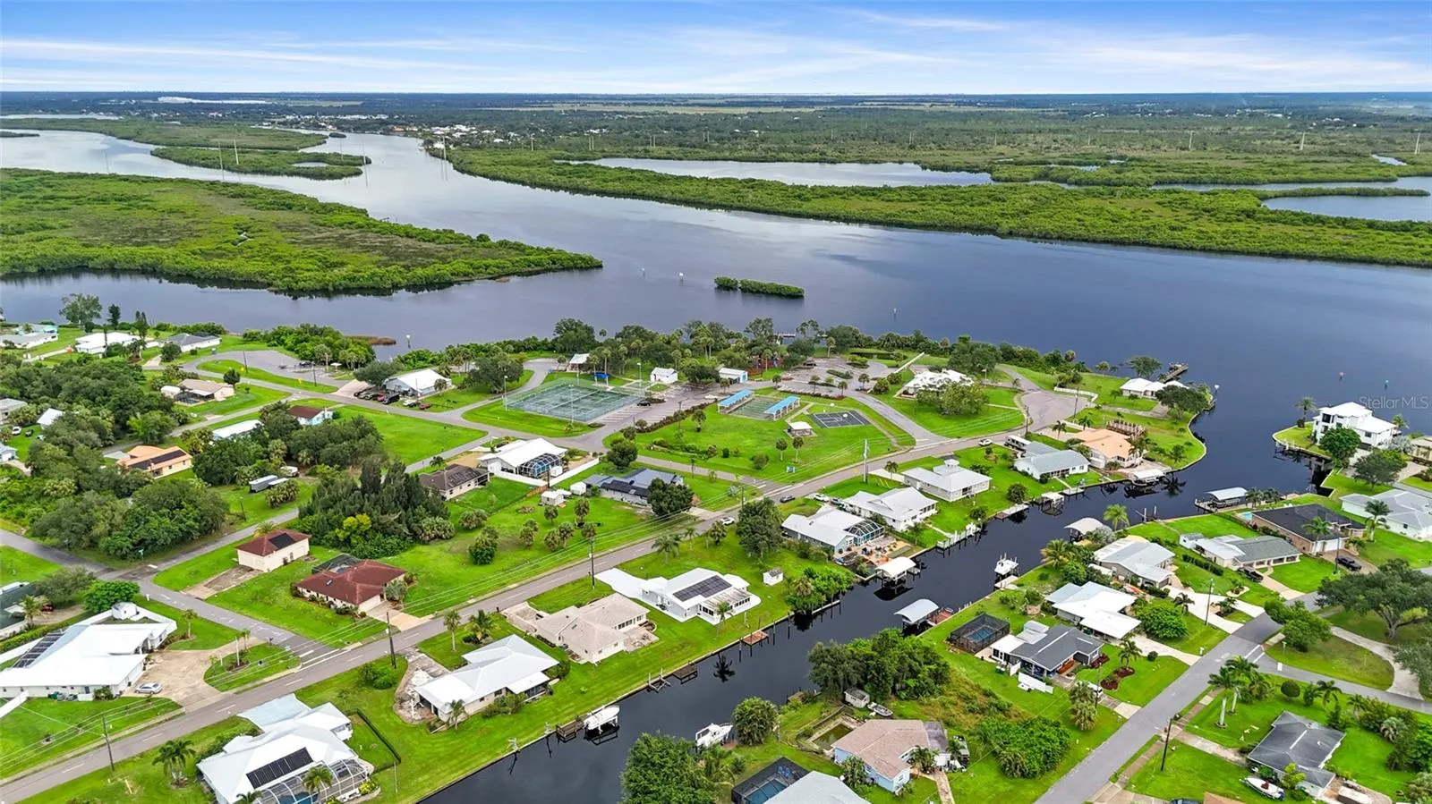 27401 VOYAGEUR DR