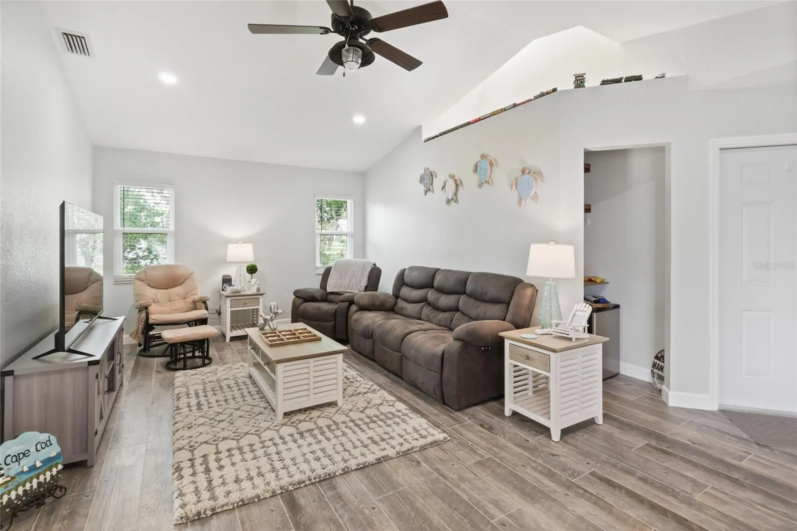 27401 VOYAGEUR DR