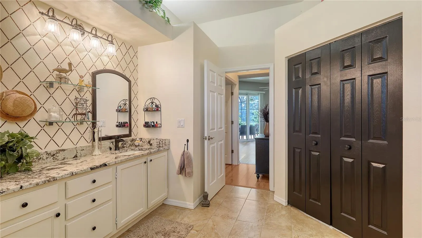 1212 WHITNEY DR
