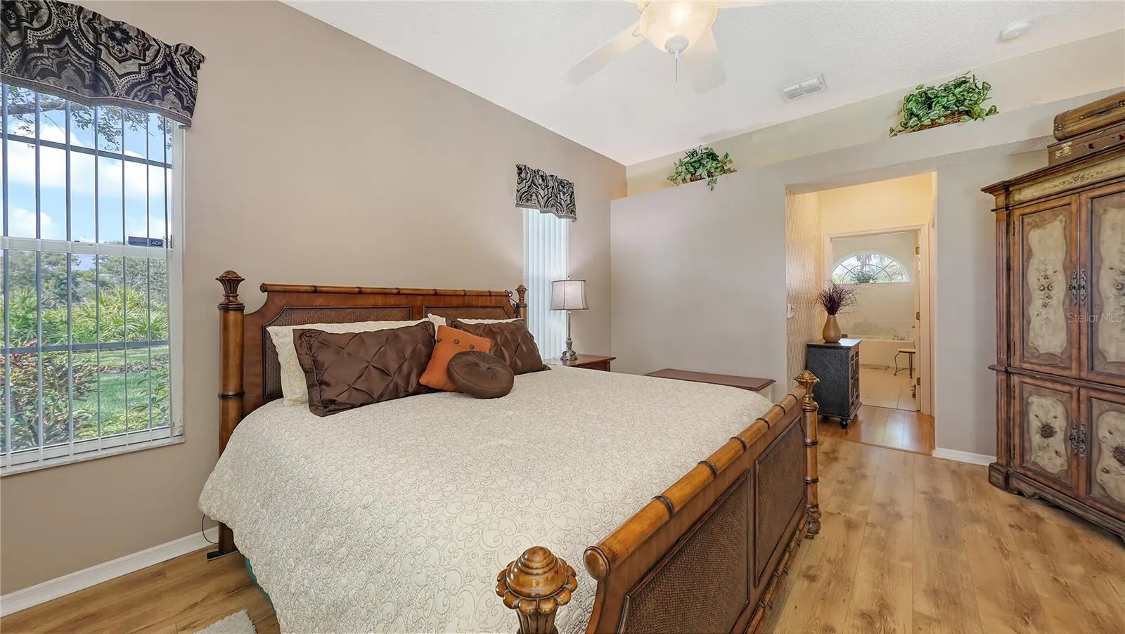 1212 WHITNEY DR