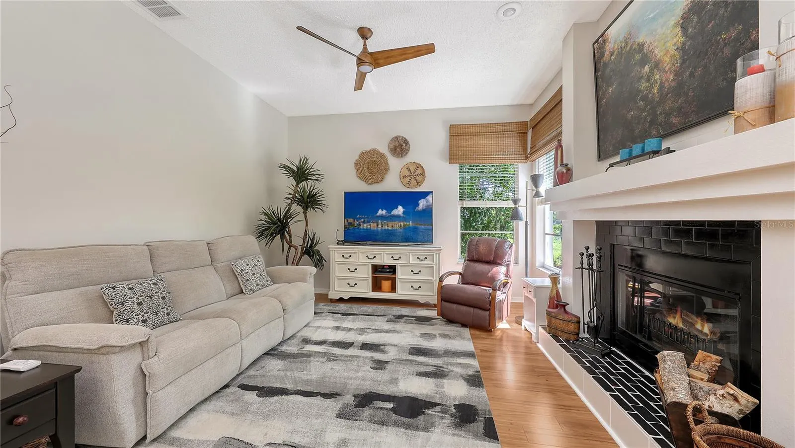 1212 WHITNEY DR