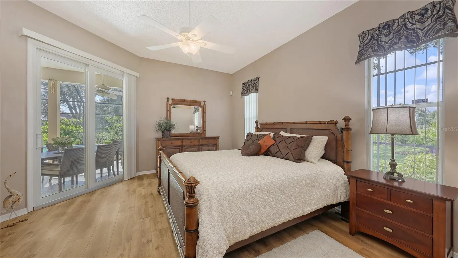 1212 WHITNEY DR