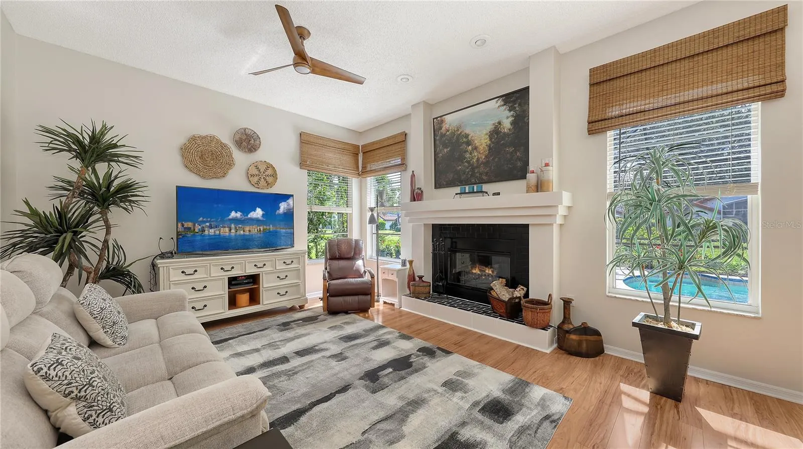 1212 WHITNEY DR