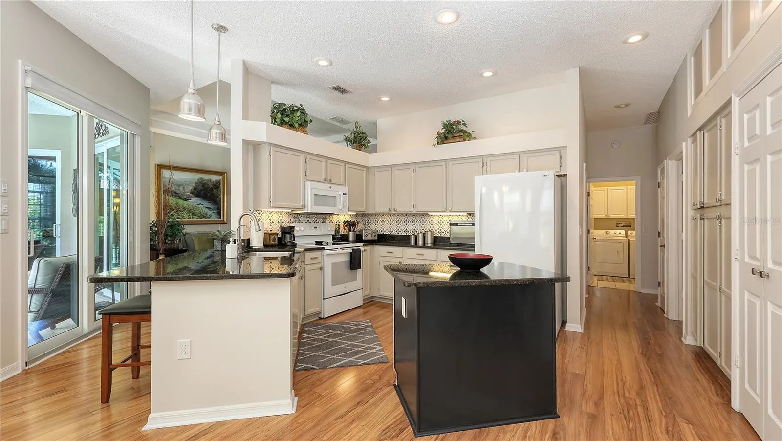 1212 WHITNEY DR