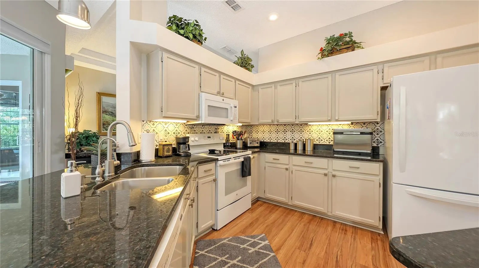 1212 WHITNEY DR