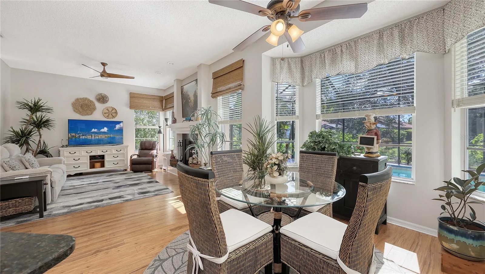 1212 WHITNEY DR