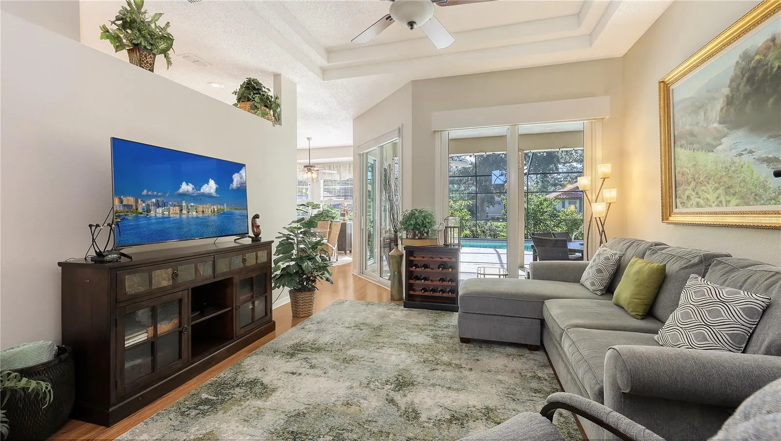 1212 WHITNEY DR
