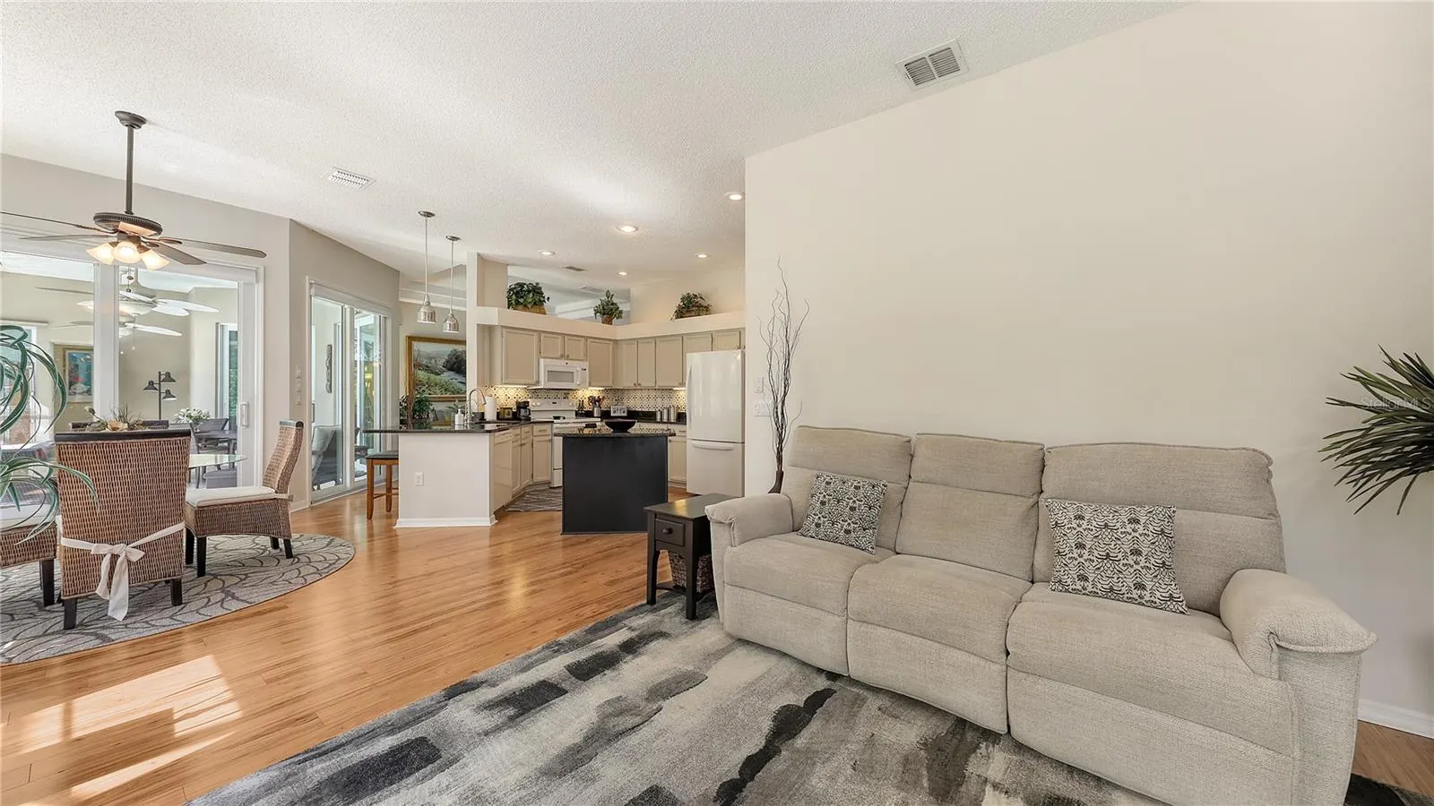 1212 WHITNEY DR