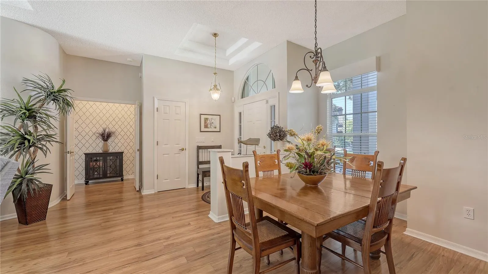 1212 WHITNEY DR