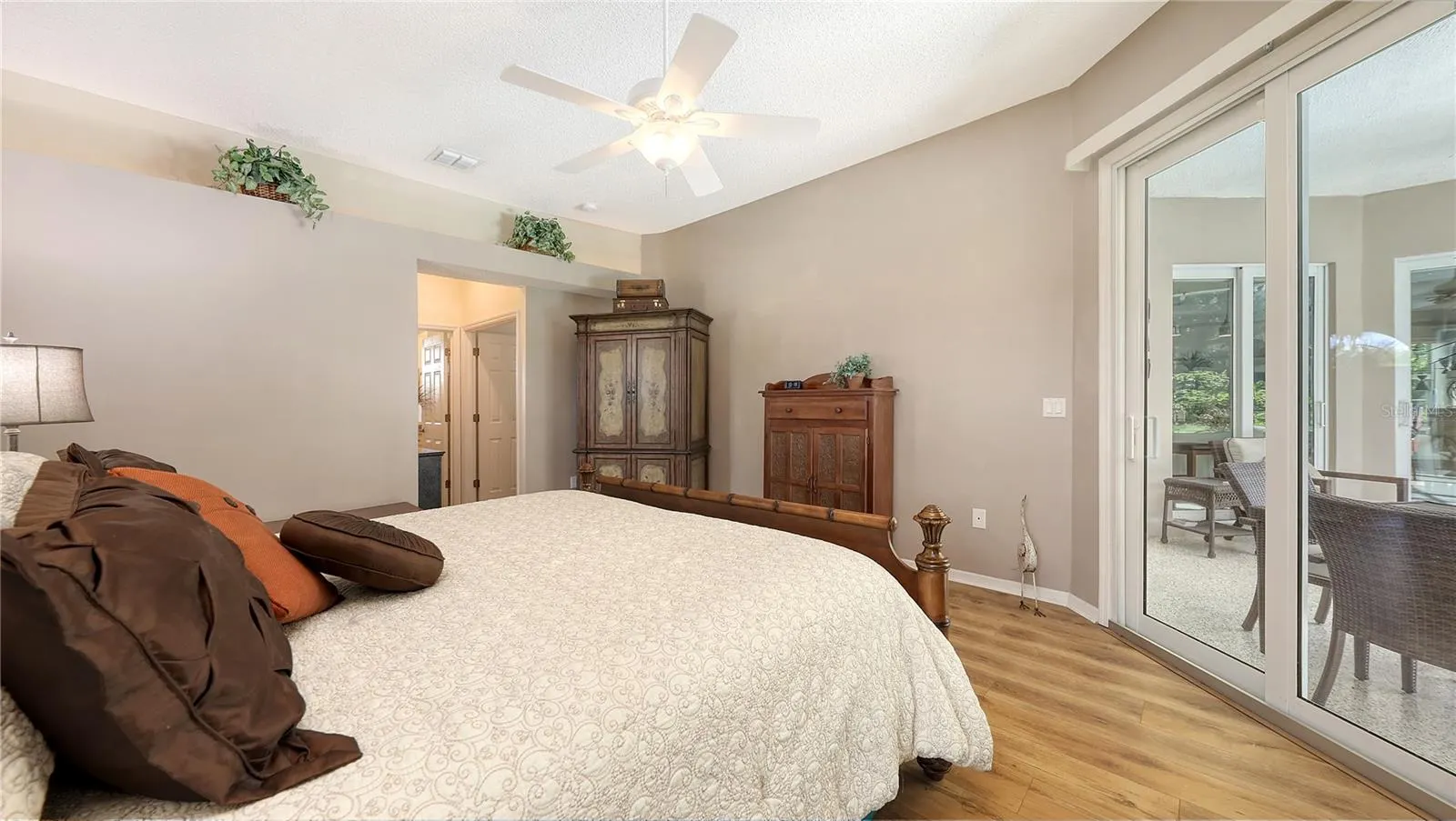 1212 WHITNEY DR