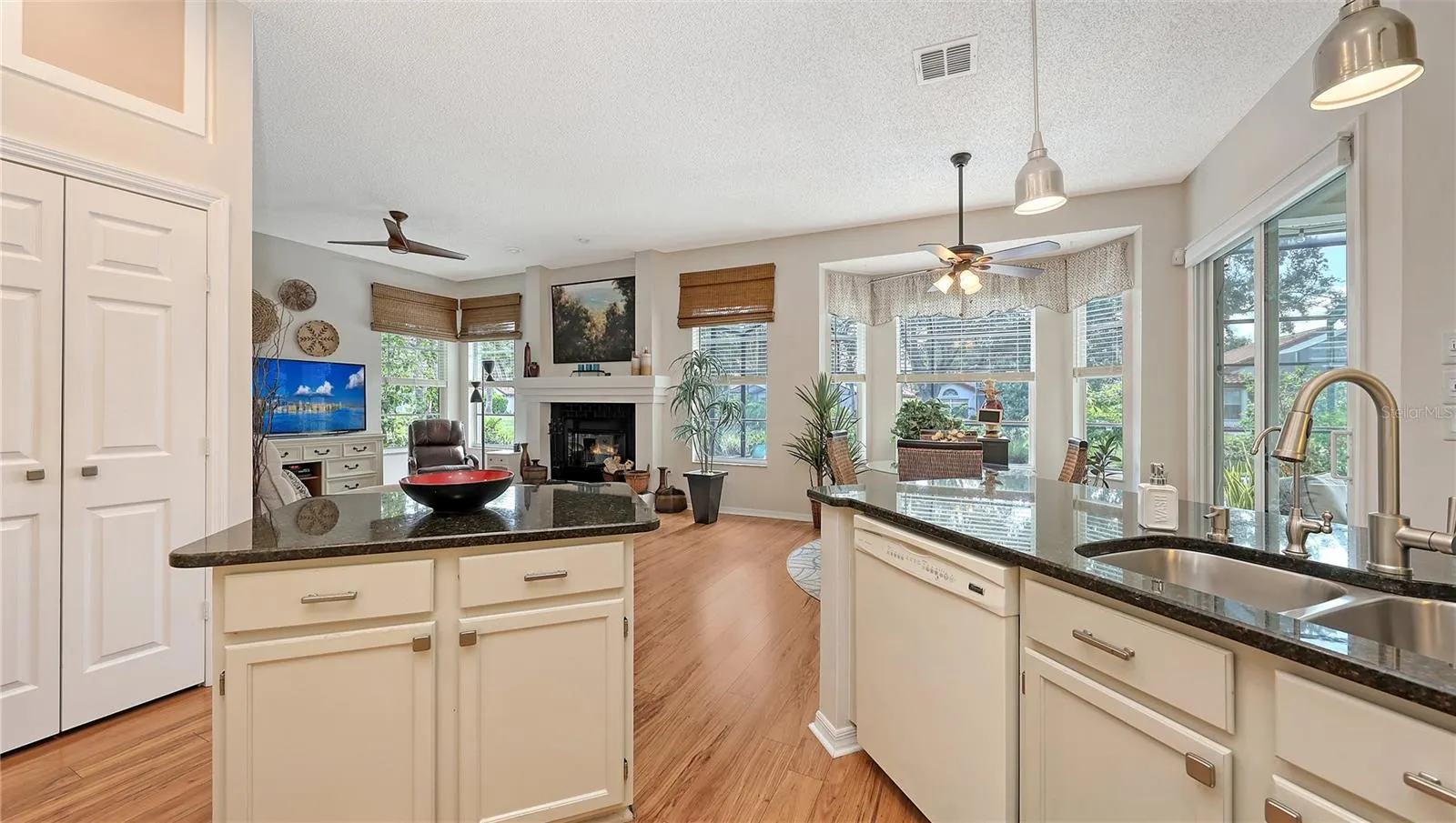 1212 WHITNEY DR