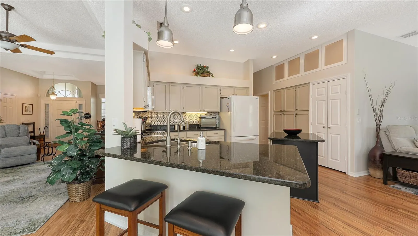 1212 WHITNEY DR