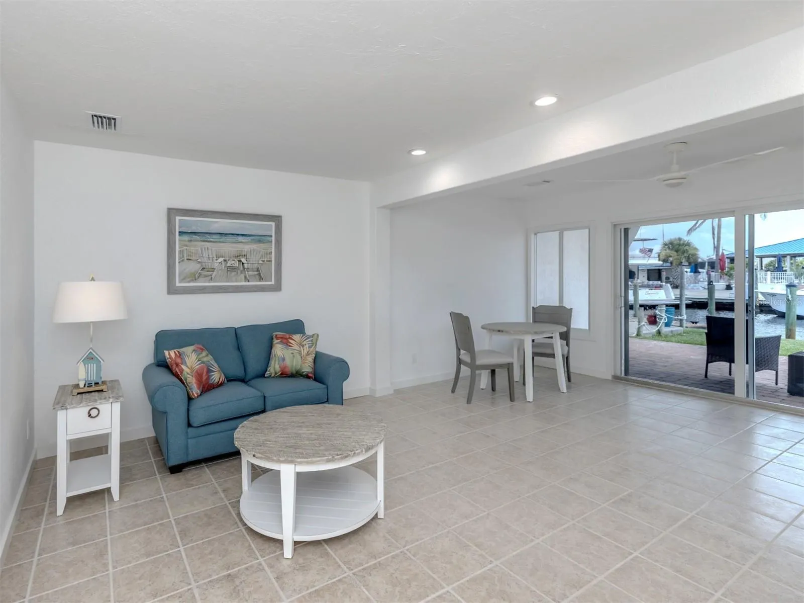 853 WHITE CAP CIR #18, #18