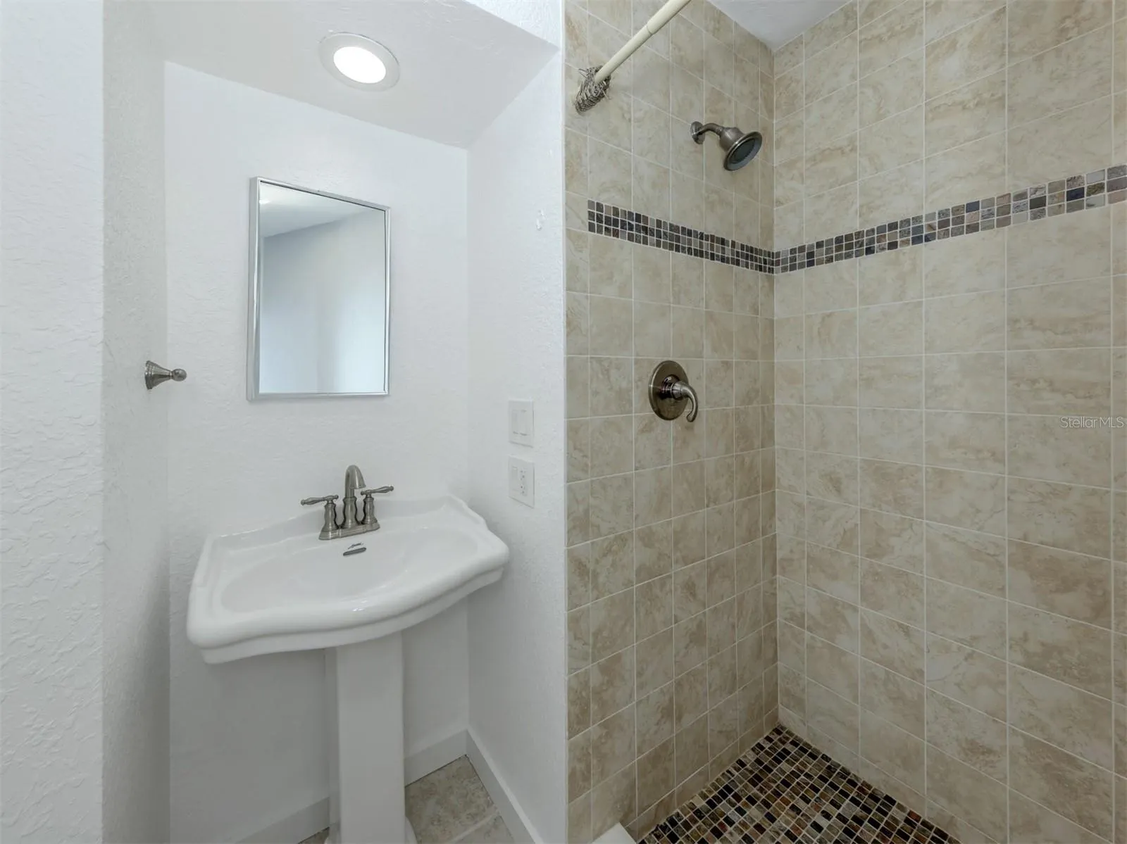 853 WHITE CAP CIR #18, #18