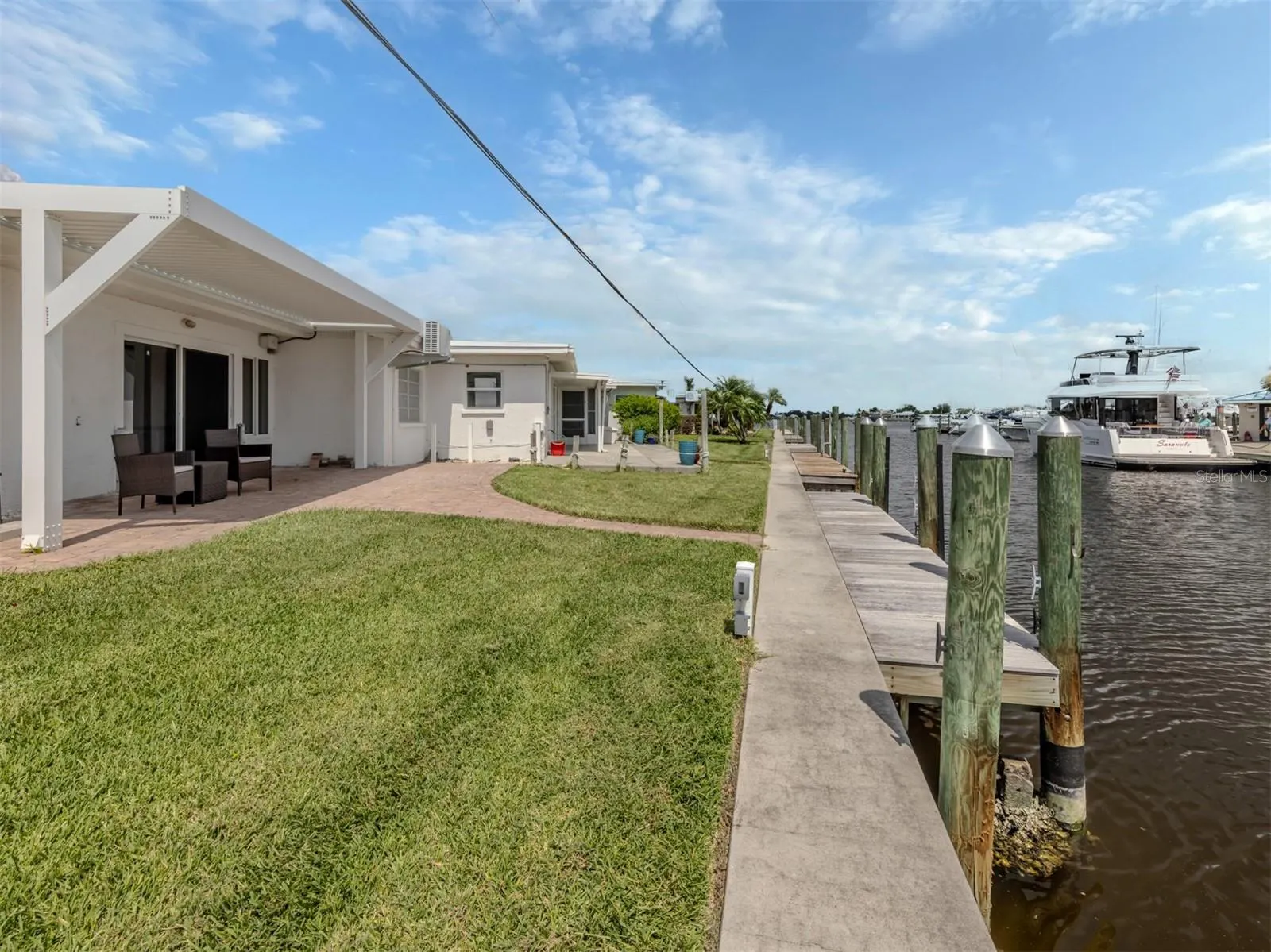 853 WHITE CAP CIR #18, #18
