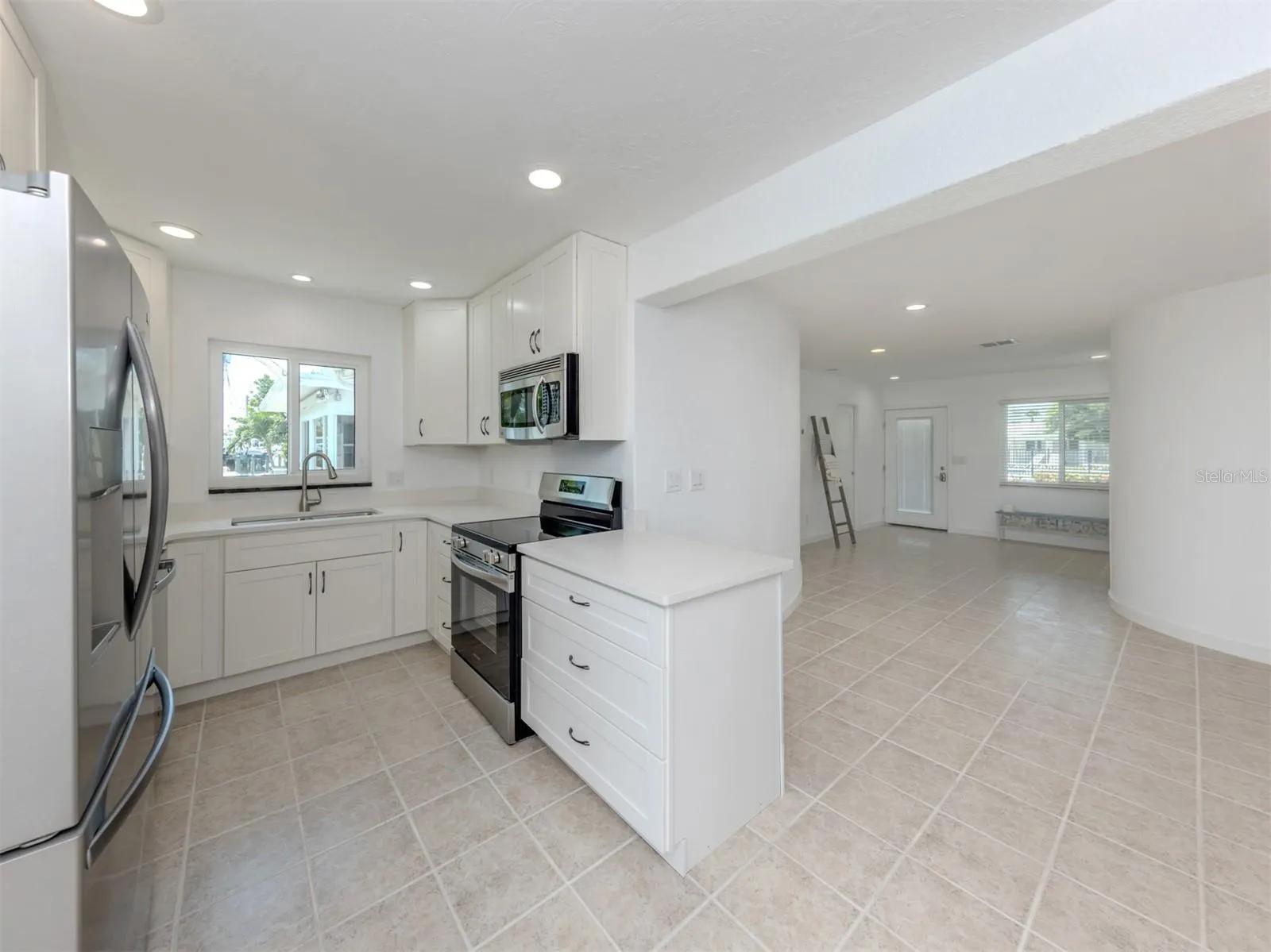853 WHITE CAP CIR #18, #18