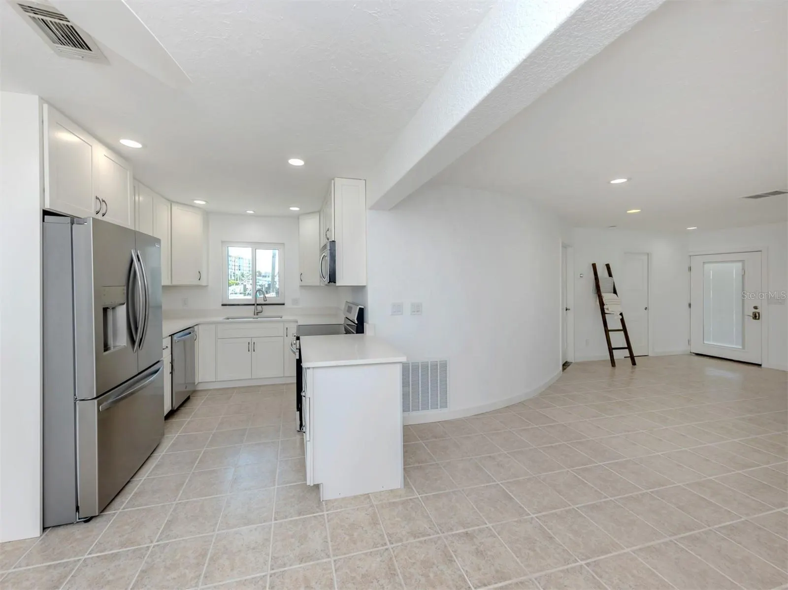 853 WHITE CAP CIR #18, #18