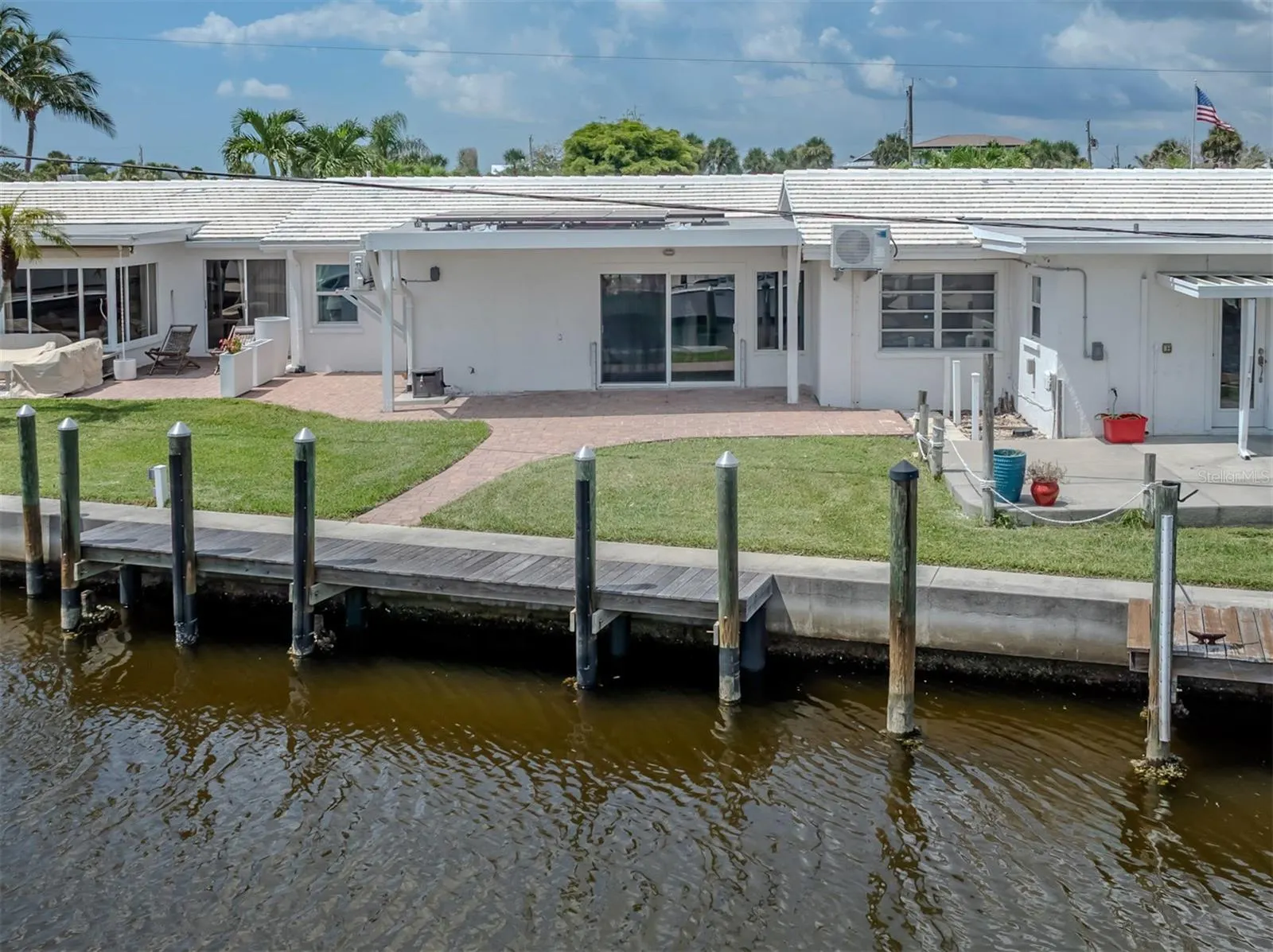 853 WHITE CAP CIR #18, #18