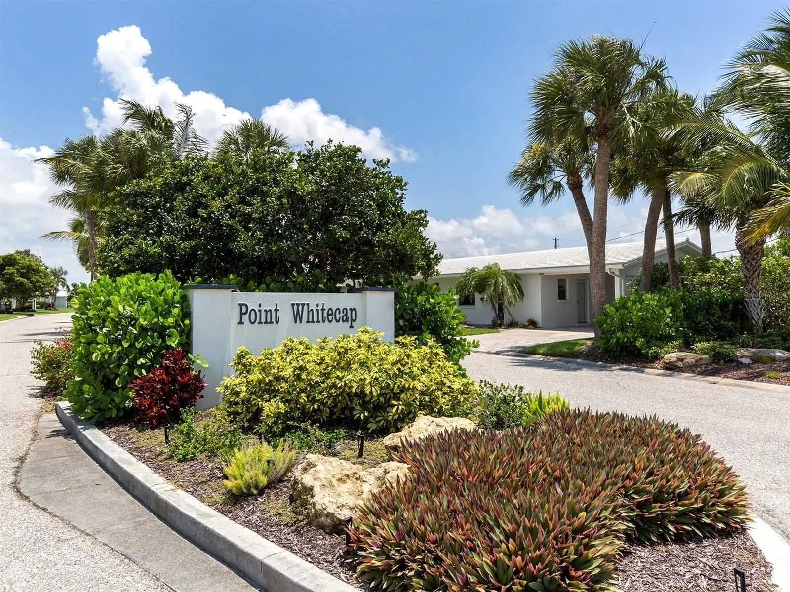 853 WHITE CAP CIR #18, #18