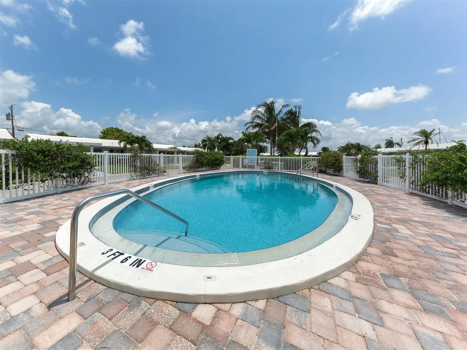 853 WHITE CAP CIR #18, #18